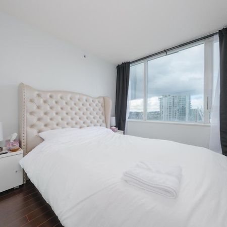 Central 1-Bedroom Apartment With Pool, Jacuzzi & Sauna Vancouver Zewnętrze zdjęcie