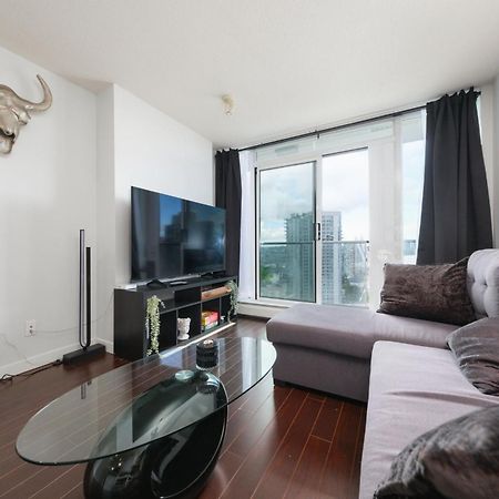 Central 1-Bedroom Apartment With Pool, Jacuzzi & Sauna Vancouver Zewnętrze zdjęcie