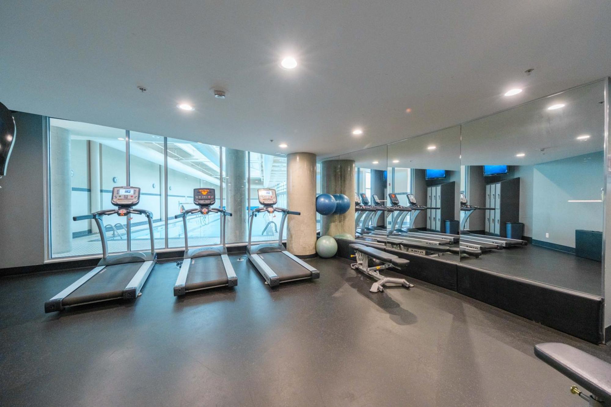 Central 1-Bedroom Apartment With Pool, Jacuzzi & Sauna Vancouver Zewnętrze zdjęcie
