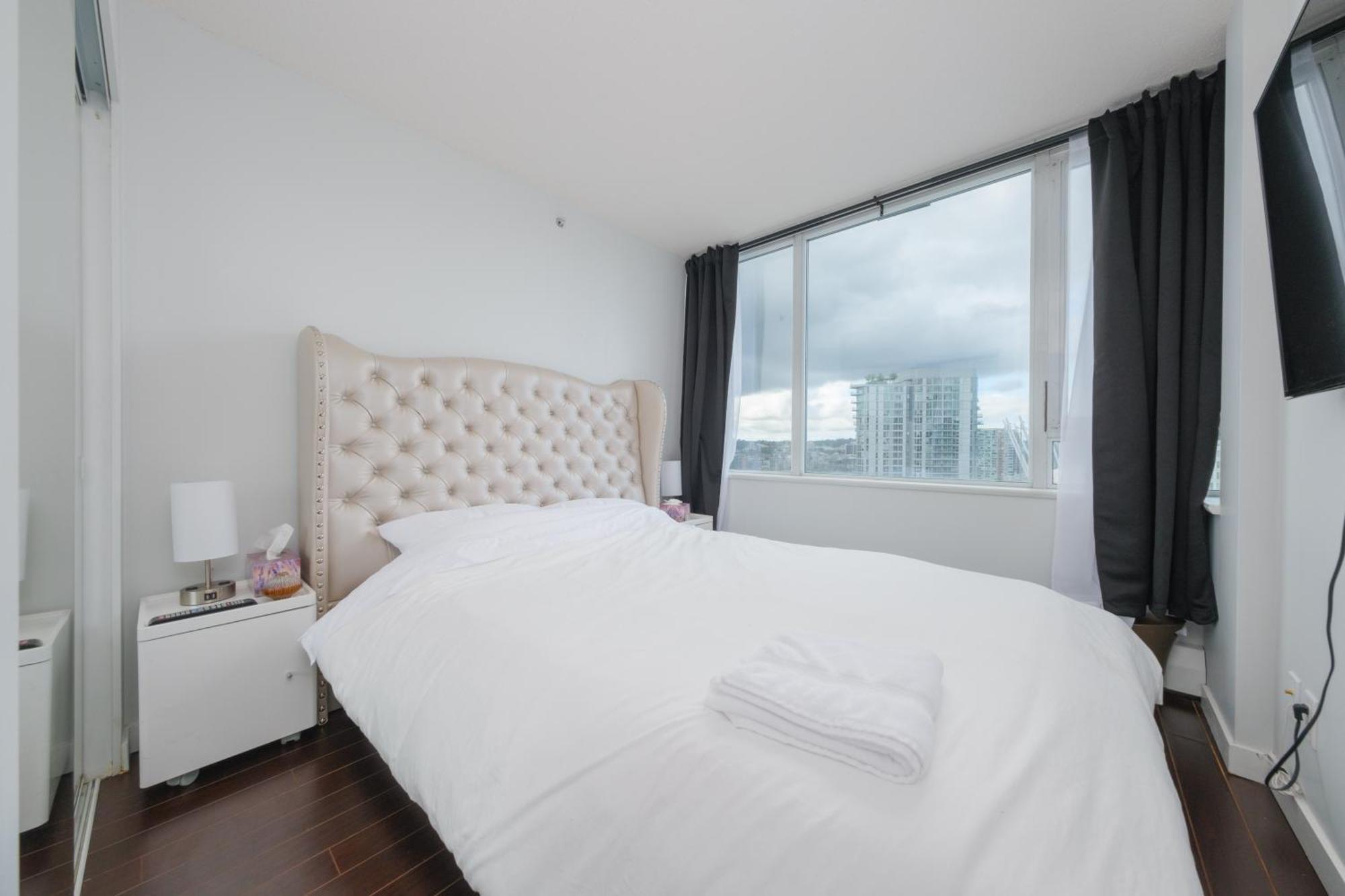Central 1-Bedroom Apartment With Pool, Jacuzzi & Sauna Vancouver Zewnętrze zdjęcie