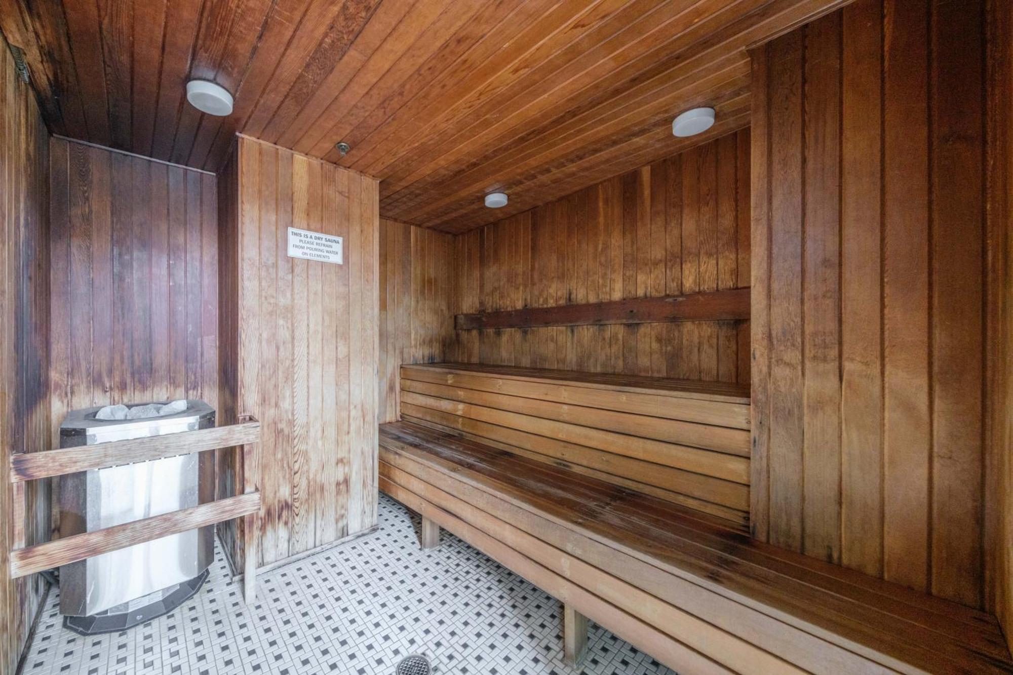 Central 1-Bedroom Apartment With Pool, Jacuzzi & Sauna Vancouver Zewnętrze zdjęcie