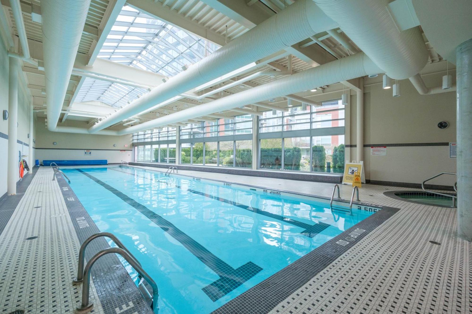 Central 1-Bedroom Apartment With Pool, Jacuzzi & Sauna Vancouver Zewnętrze zdjęcie